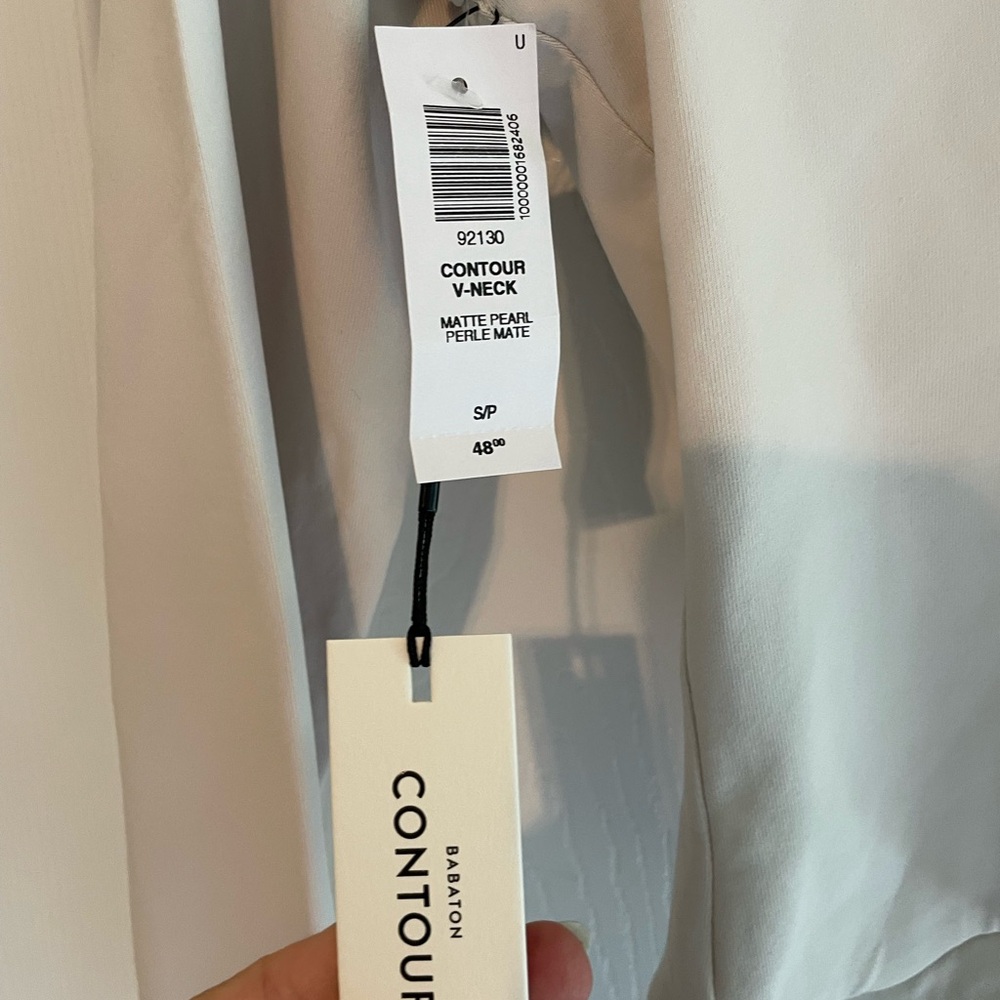 Aritzia Babaton contour v-neck long sleeve
